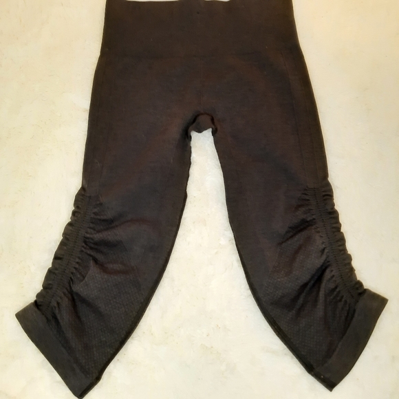 Lululemon Ebb and Flow Crop Charcoal Gray Size 4 - Picture 3 of 14